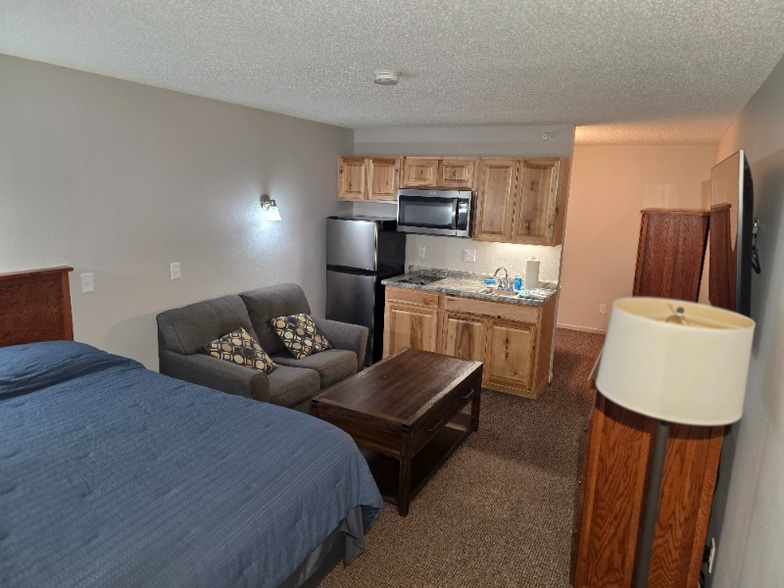 Building Photo - 590 Spruce St