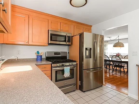 Building Photo - 546 Poplar St