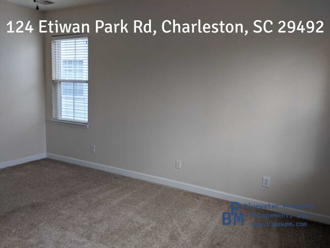 Building Photo - 3 Bed, 2.5 Bath, 1,966 Sq Ft, Pet-friendly