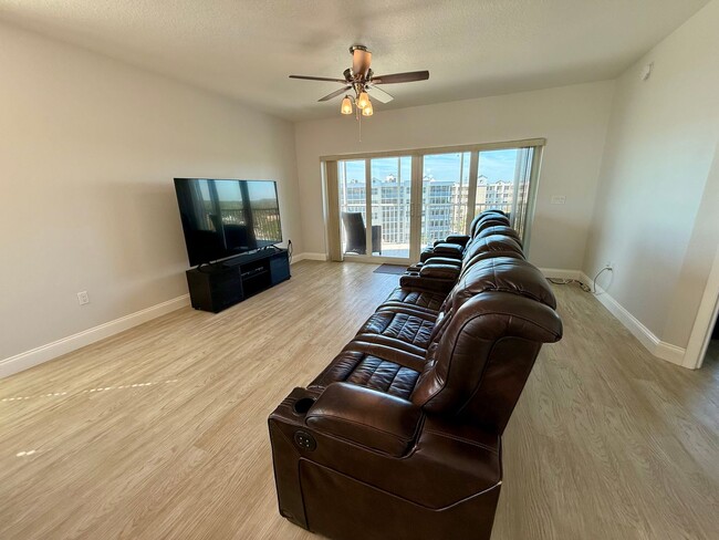 Building Photo - FURNISHED 3/2 AVAILABLE FOR MARCH 1 MOVE-IN!