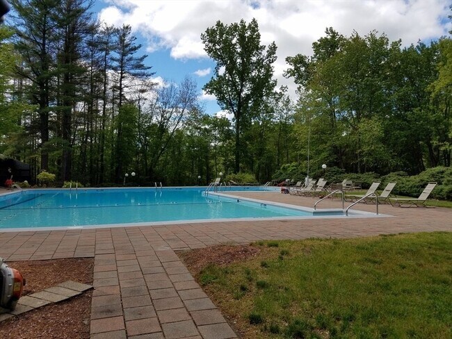 Building Photo - 546 Great Elm Way