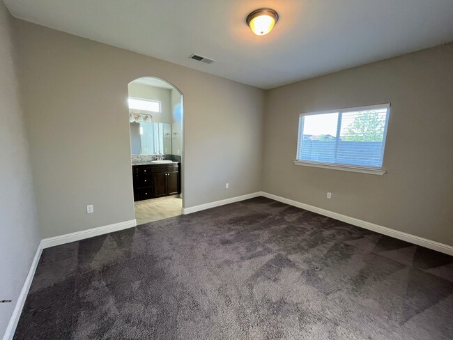 Building Photo - 4396 Wickson Pl
