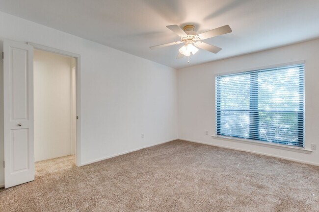 Building Photo - 4104 Wycliff Ave
