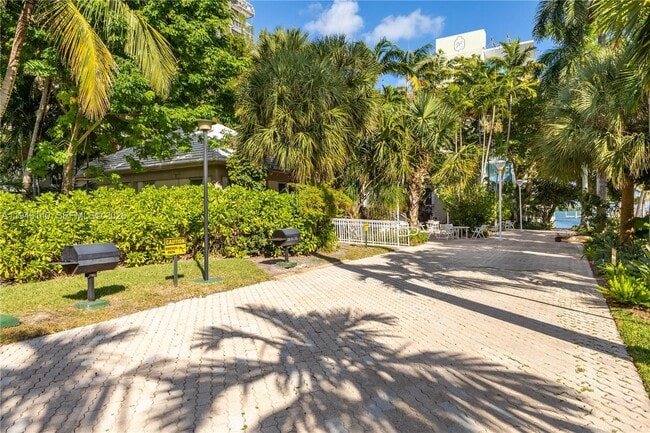 Building Photo - 770 NE 69th St