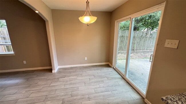 Building Photo - 3303 Glen Spring Dr
