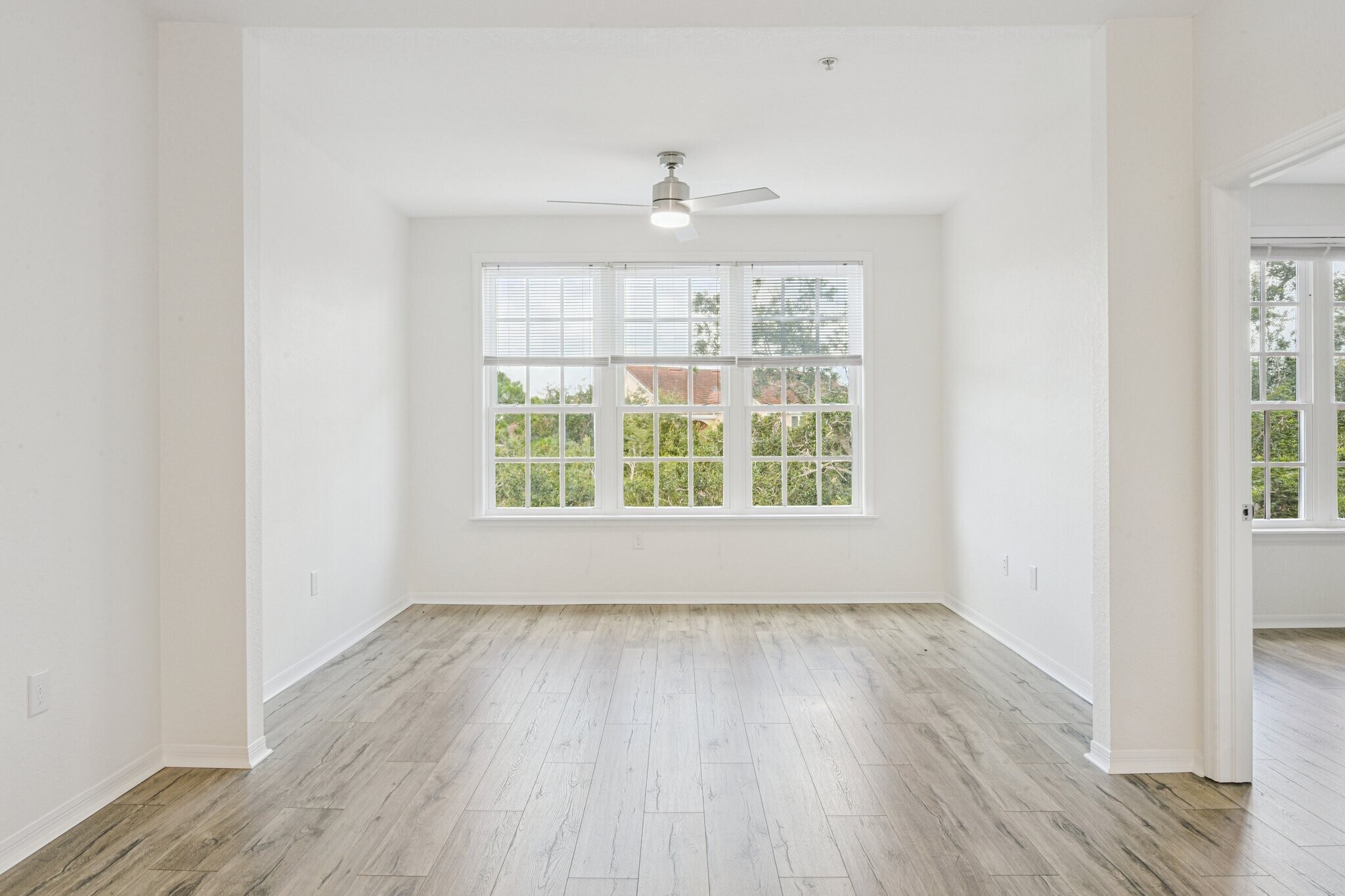 Building Photo - 4140 Central Sarasota Pky