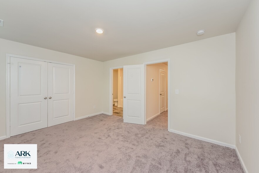 Building Photo - 302 High Grv Wy