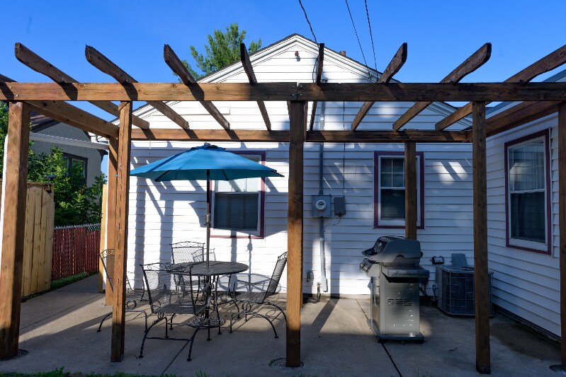 Building Photo - 5040 Cedar Ave S