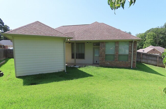 Building Photo - Extraordinary 3 Bedroom, 2 Bath Home in Southeast Tyler! Coming Soon!