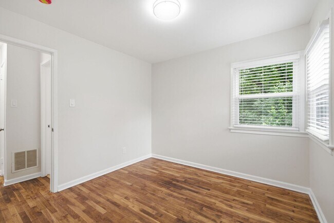 Building Photo - 18 Grandin Cir