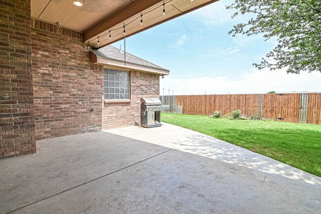 Building Photo - 5811 Oak Creek Drive
