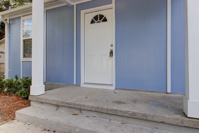 Building Photo - Renovated 3BR/2BA Home for Rent in North Charleston Granite Countertops Stainless Steel Appliances