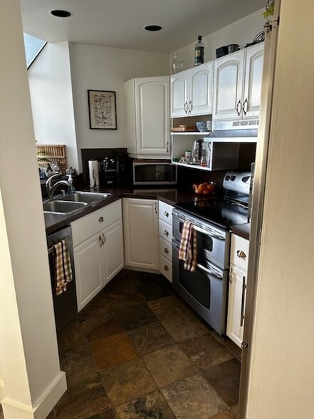 Kitchen - 1931 Broadway E