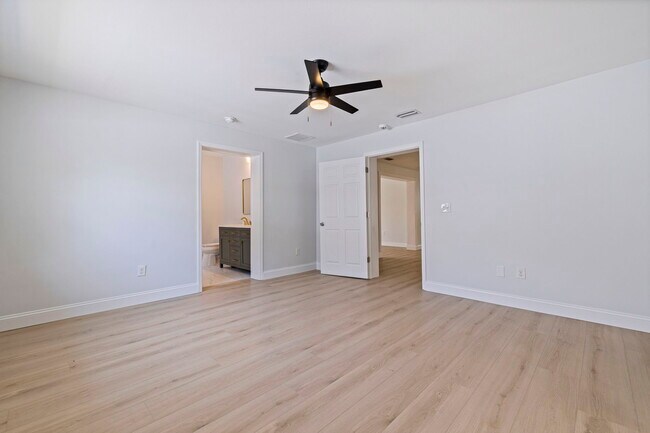 Primary Photo - 934 41st Ave NE