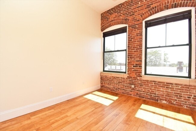 Building Photo - 275 Essex St