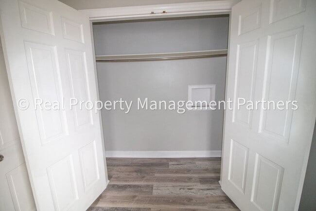 Building Photo - Rooms for Rent in a 6-Bedroom Home