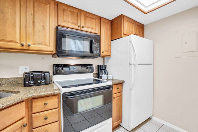 Building Photo - 600 Neapolitan Way