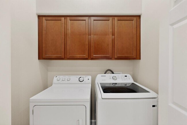 Building Photo - 18336 Friendship Hill Dr