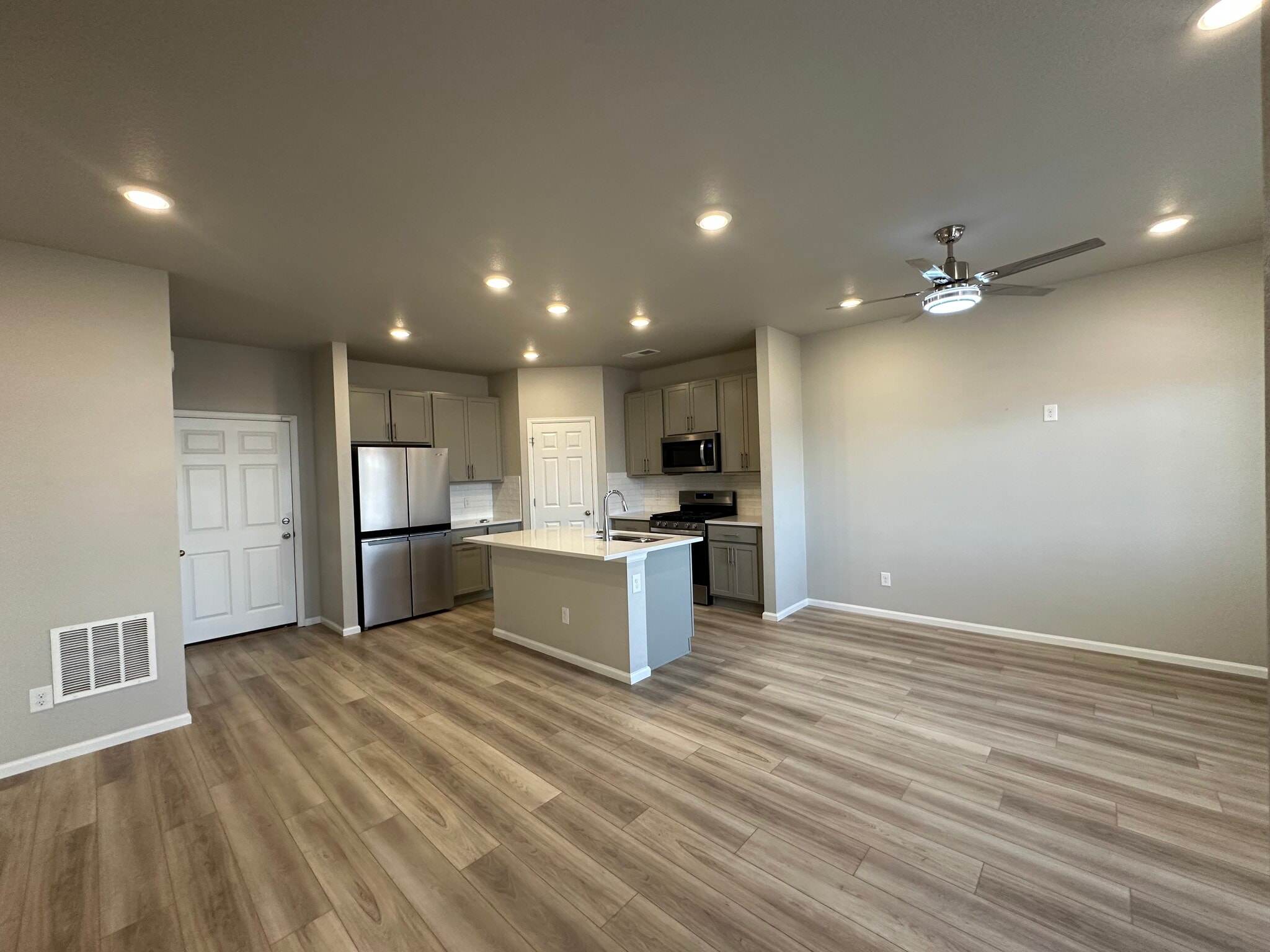 Building Photo - 762 N Rome St