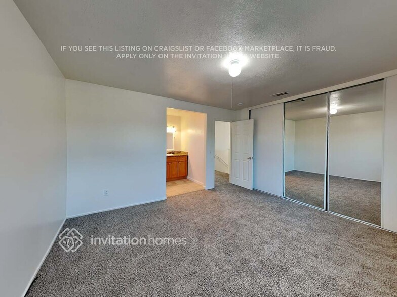 Building Photo - 525 Blue Wing Dr