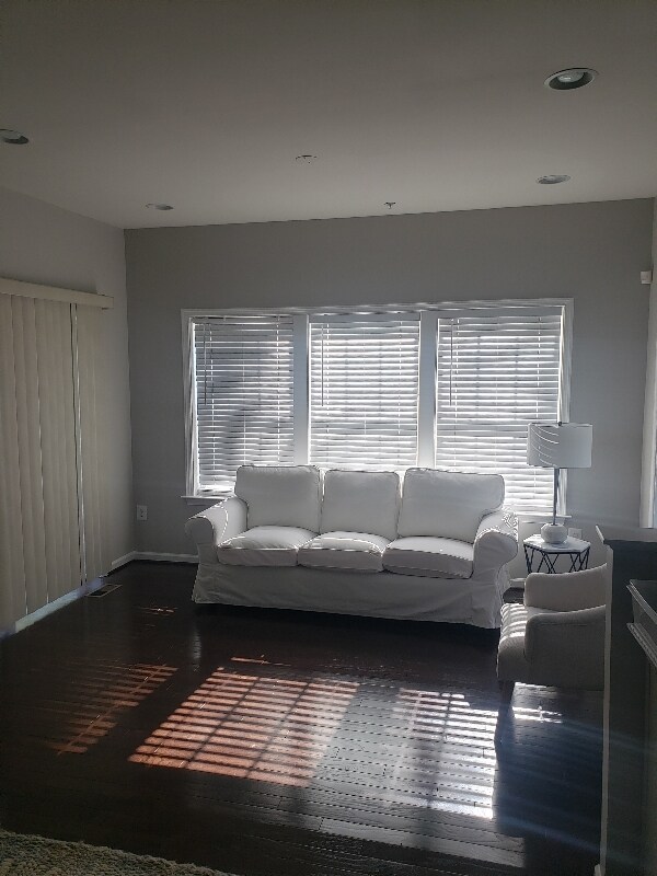 Building Photo - 7592 Holly Ridge Dr