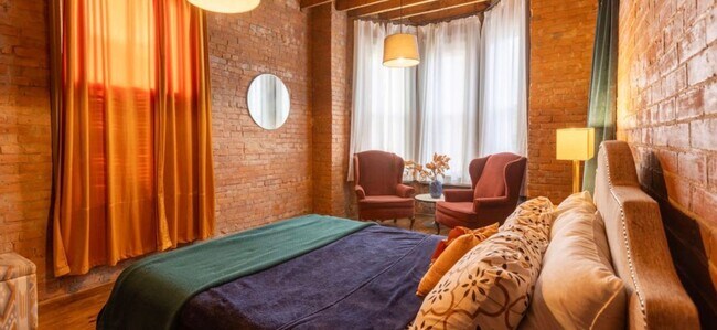 Building Photo - 3 Bedroom/2.5 Bath home