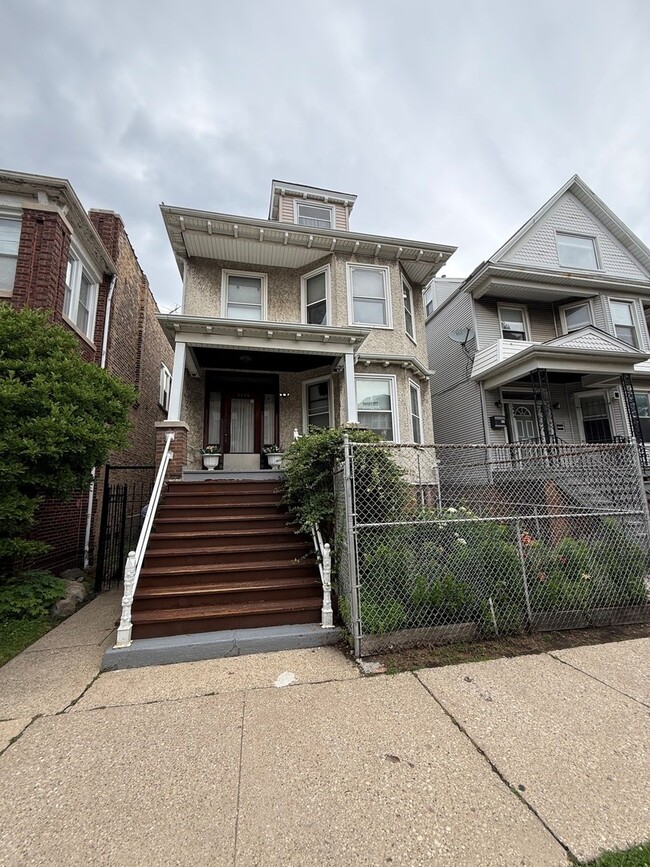 Building Photo - 2448 W Gunnison St