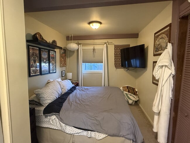 Building Photo - Two Bedroom Duplex in Golden!!