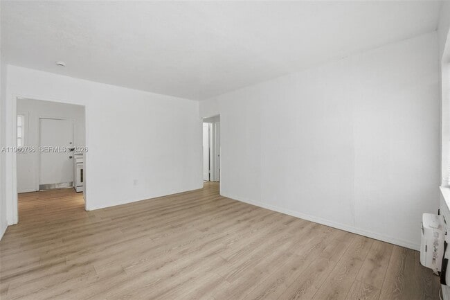 Building Photo - 3265 Franklin Ave