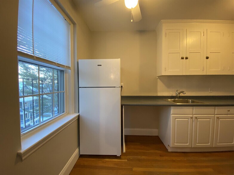 Building Photo - 115 College Ave