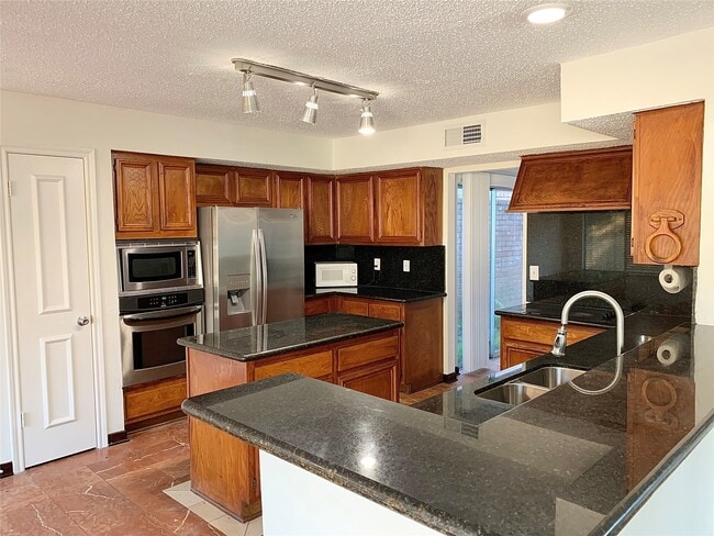 Building Photo - 1603 Beaconshire