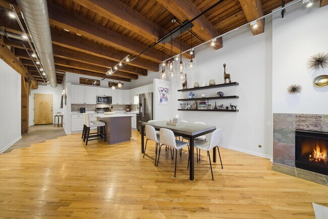 Building Photo - 520 W Huron St