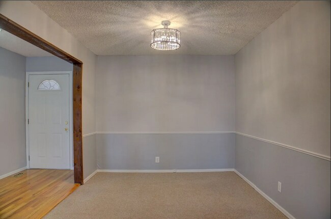 Building Photo - 3-Bed, 2-Bath in BA!