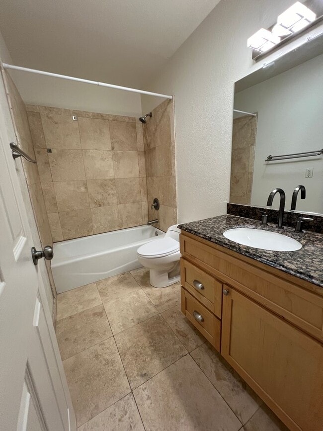 Building Photo - Charming Keys Harbor Condo 2+1.5
