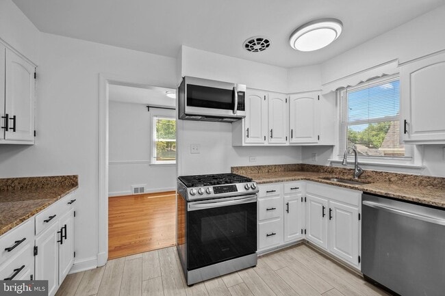 Building Photo - 9110 Autoville Dr