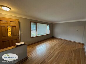 Building Photo - 3 Bedroom Home in South Saint Paul