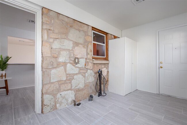 Building Photo - 721 NW 46th St