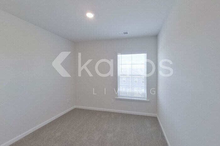 Building Photo - 2431 Banyan Cir