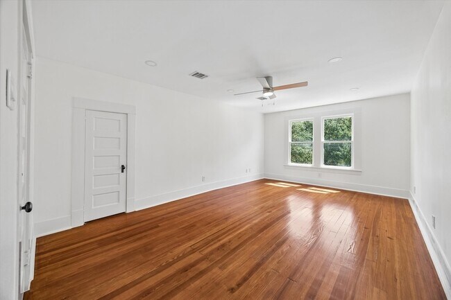 Building Photo - 1229 Heights Blvd