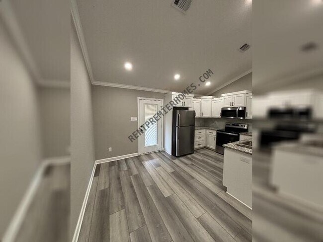Building Photo - 54 Birchwood Drive