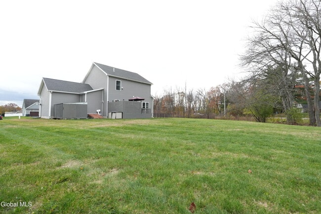 Building Photo - 1 Haywood Ln