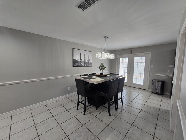 Building Photo - 9819 Sweetwind Dr