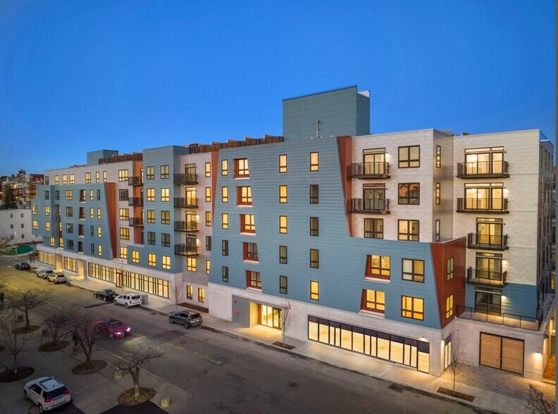 Building Photo - 305 Border St