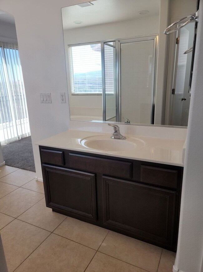 Building Photo - Incredible Views of the Las Vegas Skyline