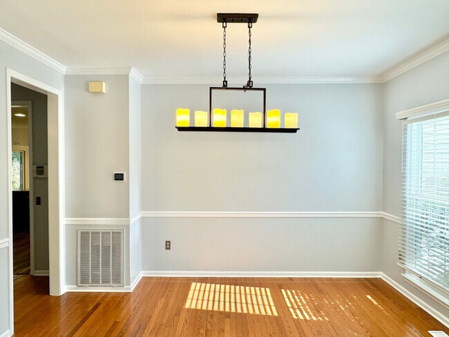 Building Photo - GORGEOUS COLONIAL IN WOODBRIDGE!