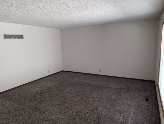 Building Photo - Fully Updated 3 Bedroom 3 Bath Townhouse with 2 Stall Attatched Garage