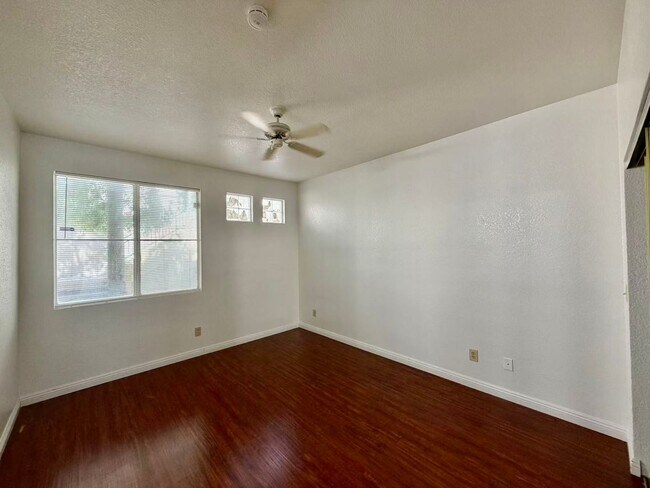 Building Photo - 5155 W Tropicana Ave