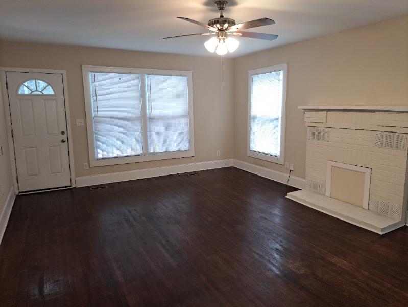 Building Photo - 609 W Garrison Blvd