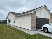 Building Photo - 4301 N Sandplum St