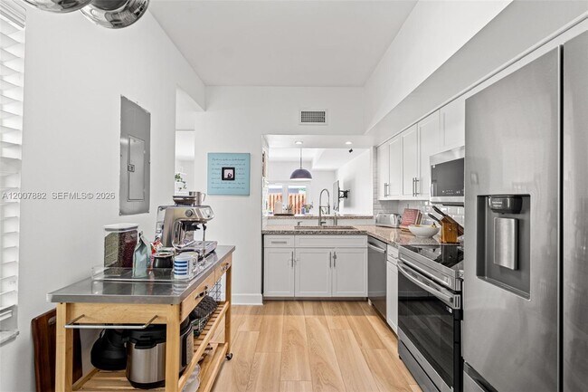 Building Photo - 11845 SW 100th St